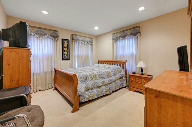 38 Klinger Rd, East Hanover Twp., NJ 07936