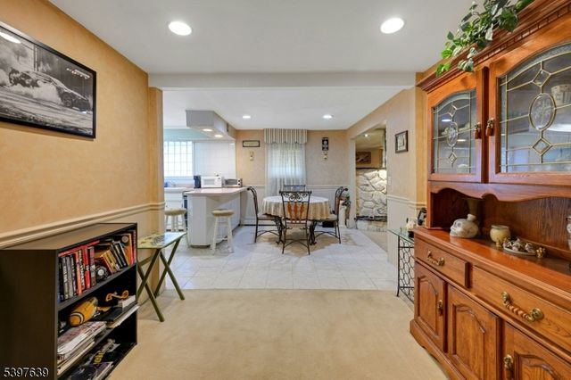 38 Klinger Rd, East Hanover Twp., NJ 07936