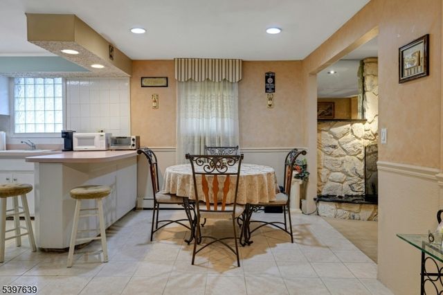 38 Klinger Rd, East Hanover Twp., NJ 07936