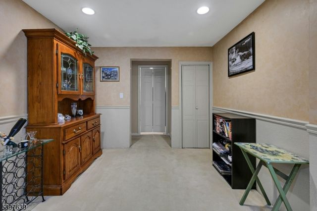 38 Klinger Rd, East Hanover Twp., NJ 07936