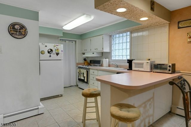 38 Klinger Rd, East Hanover Twp., NJ 07936