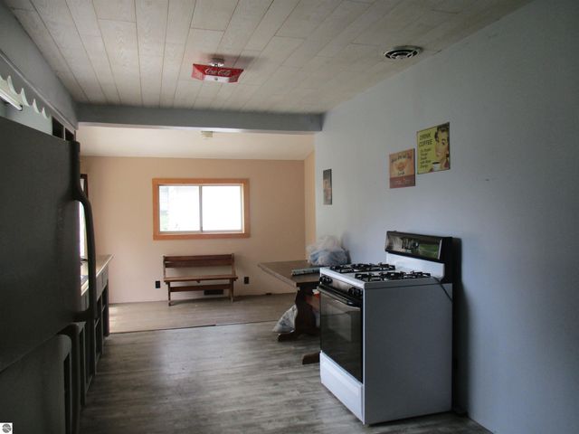 523 Union Street, St Louis, MI 48880