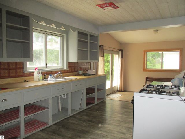 523 Union Street, St Louis, MI 48880