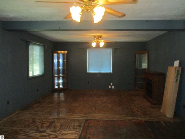 523 Union Street, St Louis, MI 48880