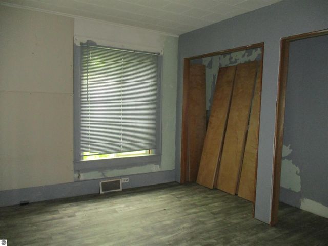 523 Union Street, St Louis, MI 48880