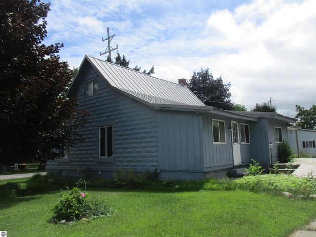 523 Union Street, St Louis, MI 48880