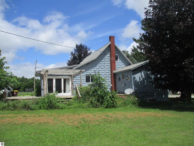 523 Union Street, St Louis, MI 48880