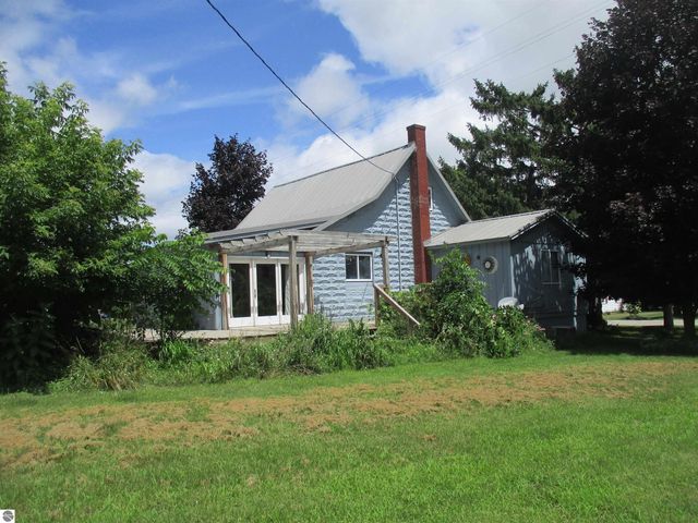 523 Union Street, St Louis, MI 48880