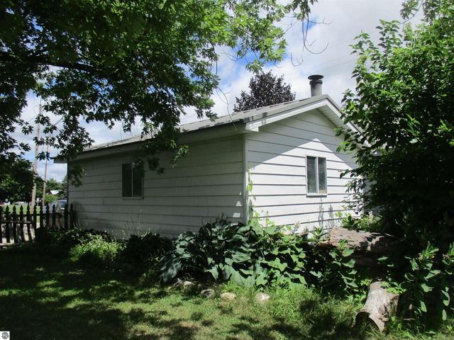 523 Union Street, St Louis, MI 48880