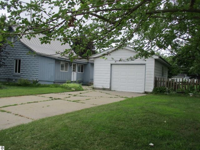 523 Union Street, St Louis, MI 48880