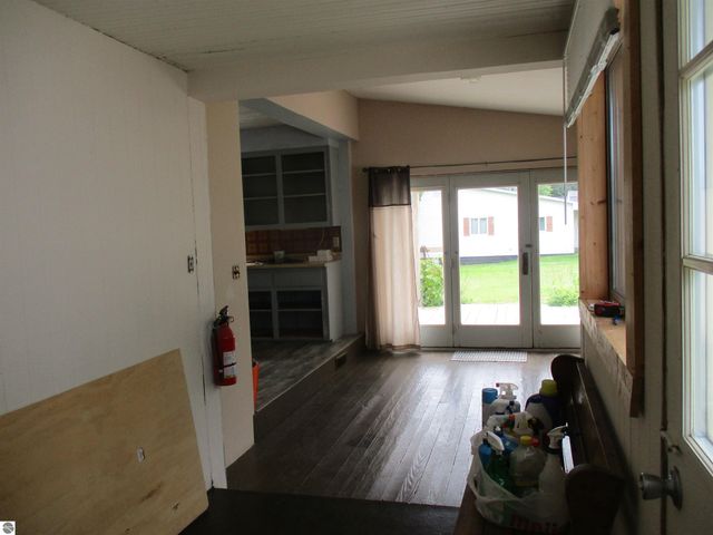 523 Union Street, St Louis, MI 48880