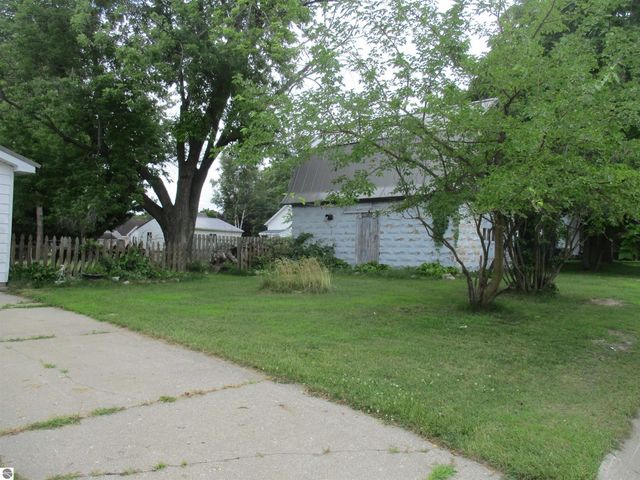 523 Union Street, St Louis, MI 48880