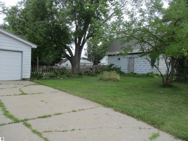 523 Union Street, St Louis, MI 48880