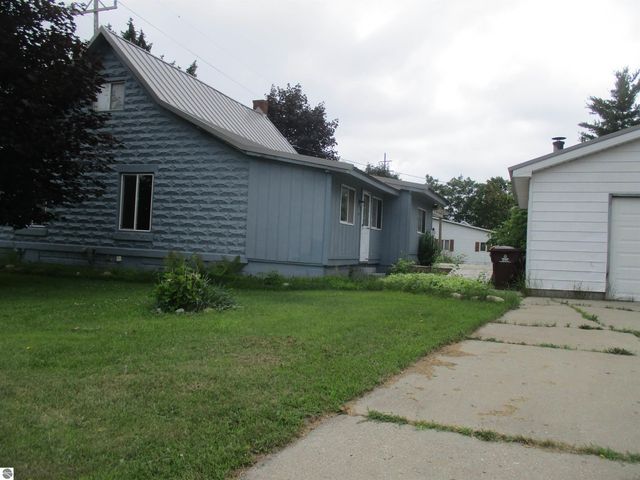 523 Union Street, St Louis, MI 48880