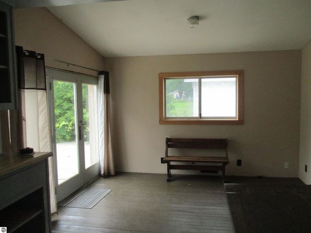 523 Union Street, St Louis, MI 48880