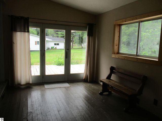 523 Union Street, St Louis, MI 48880