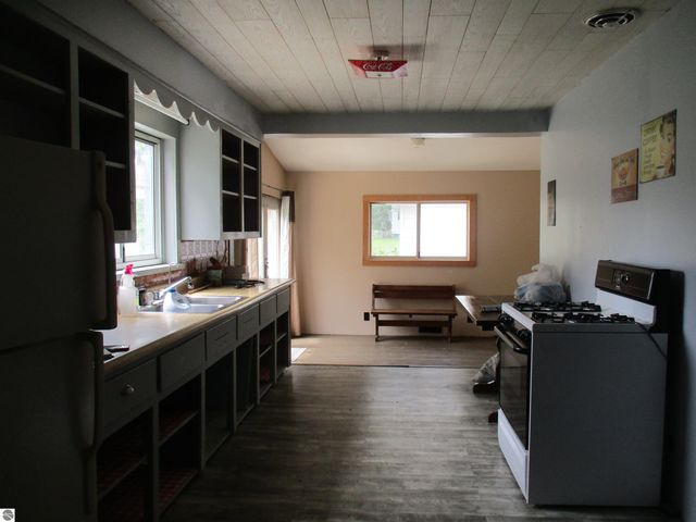 523 Union Street, St Louis, MI 48880