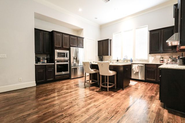 2037 Fannin Station N, Houston, TX 77045