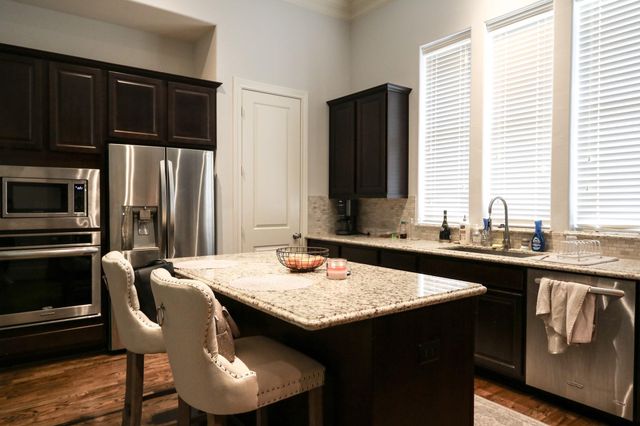2037 Fannin Station N, Houston, TX 77045
