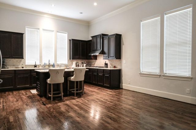 2037 Fannin Station N, Houston, TX 77045