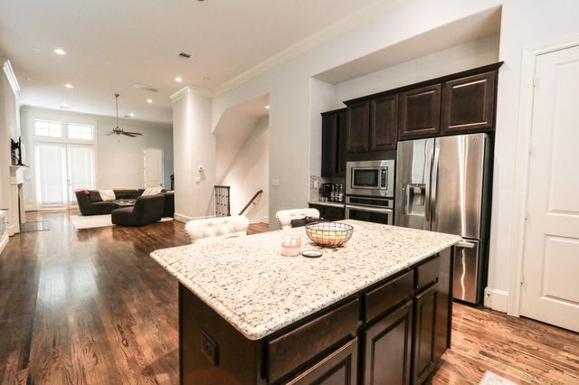 2037 Fannin Station N, Houston, TX 77045