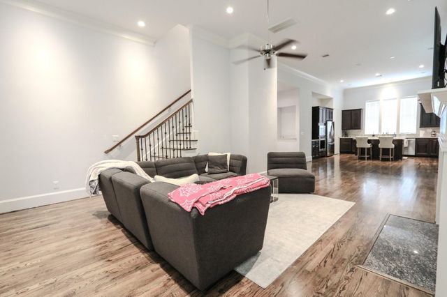 2037 Fannin Station N, Houston, TX 77045