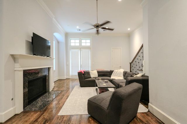 2037 Fannin Station N, Houston, TX 77045