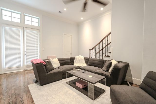 2037 Fannin Station N, Houston, TX 77045