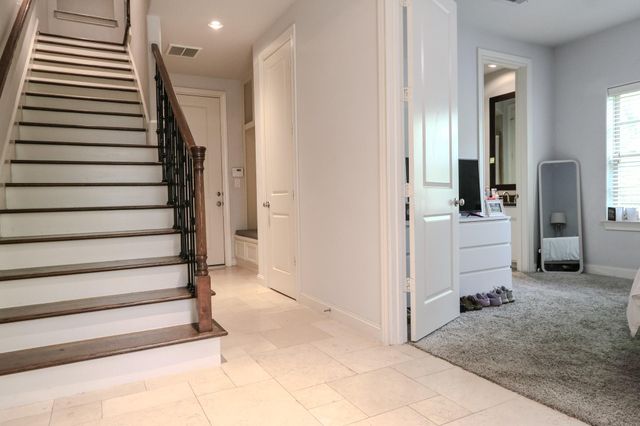 2037 Fannin Station N, Houston, TX 77045