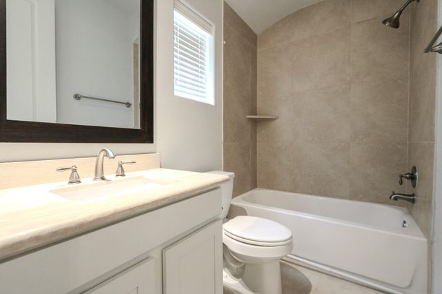 2037 Fannin Station N, Houston, TX 77045