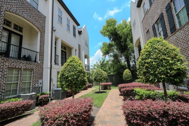 2037 Fannin Station N, Houston, TX 77045