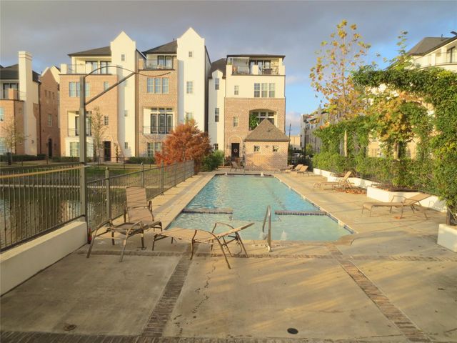 2037 Fannin Station N, Houston, TX 77045