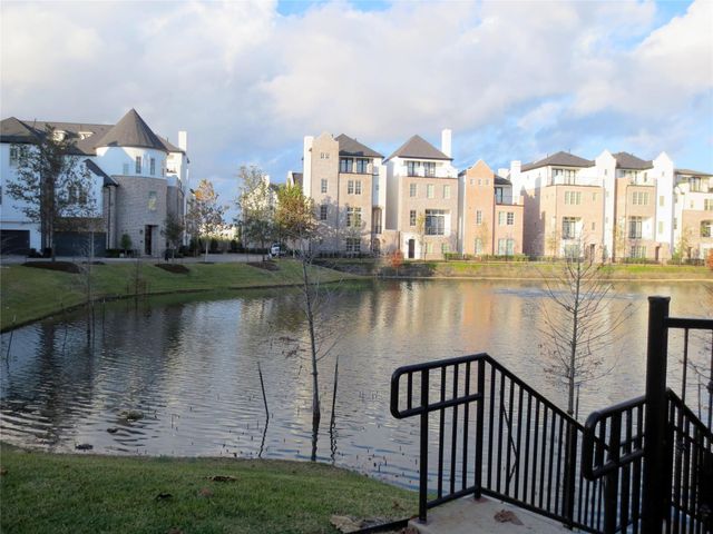 2037 Fannin Station N, Houston, TX 77045