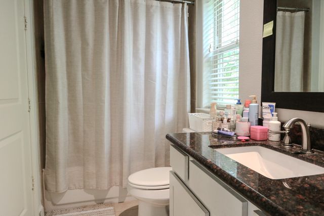 2037 Fannin Station N, Houston, TX 77045