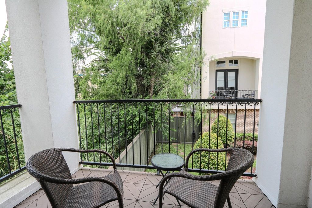 2037 Fannin Station N, Houston, TX 77045