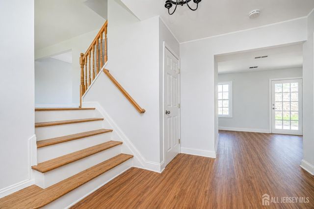 41 Fanwood Drive, Sayreville, NJ 08872