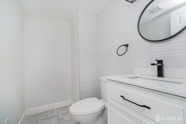 41 Fanwood Drive, Sayreville, NJ 08872