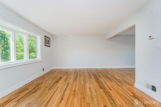 41 Fanwood Drive, Sayreville, NJ 08872