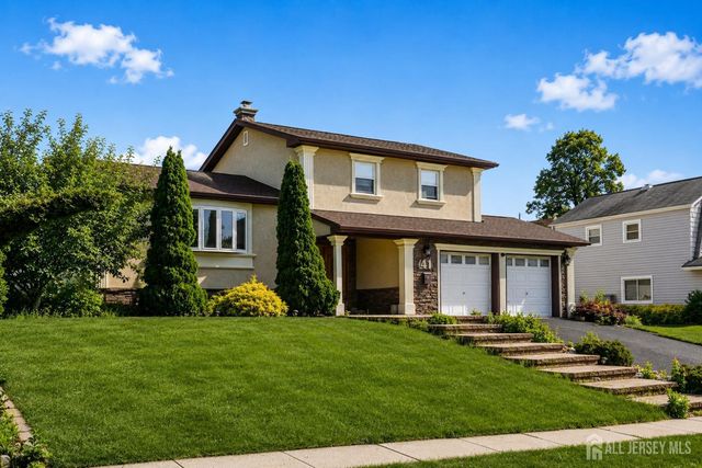 41 Fanwood Drive, Sayreville, NJ 08872