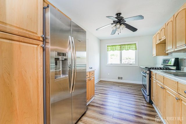 41 Fanwood Drive, Sayreville, NJ 08872