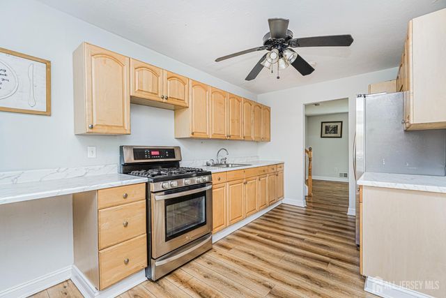 41 Fanwood Drive, Sayreville, NJ 08872