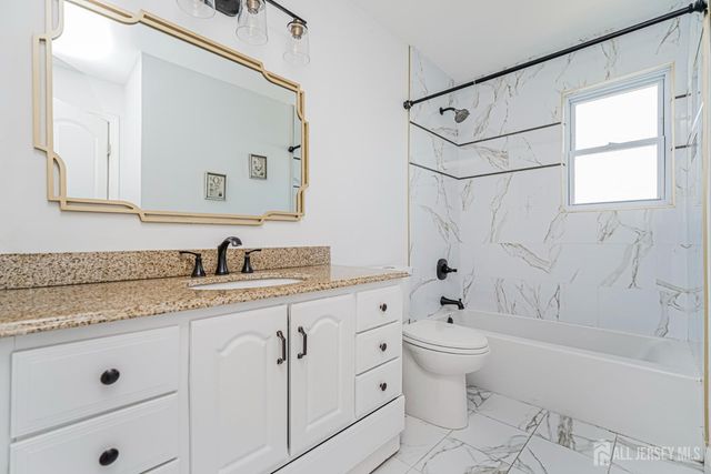 41 Fanwood Drive, Sayreville, NJ 08872