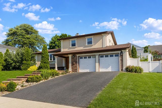 41 Fanwood Drive, Sayreville, NJ 08872