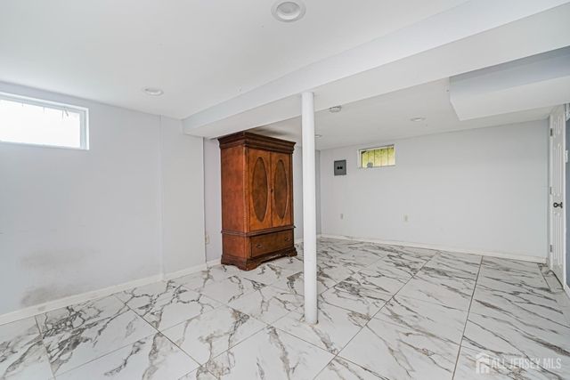 41 Fanwood Drive, Sayreville, NJ 08872