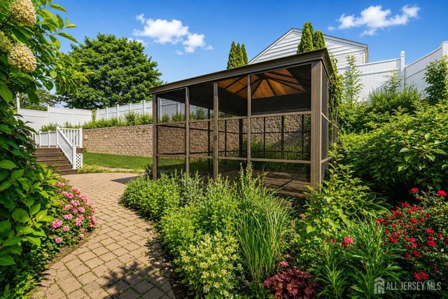 41 Fanwood Drive, Sayreville, NJ 08872