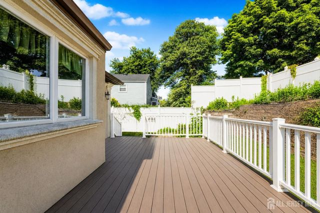41 Fanwood Drive, Sayreville, NJ 08872