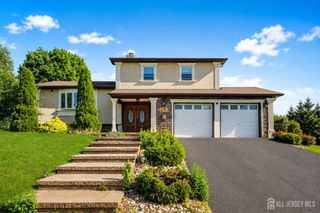 41 Fanwood Drive, Sayreville, NJ 08872