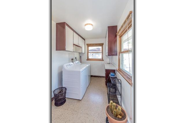 1718 S PEARL STREET, New London, WI 54961