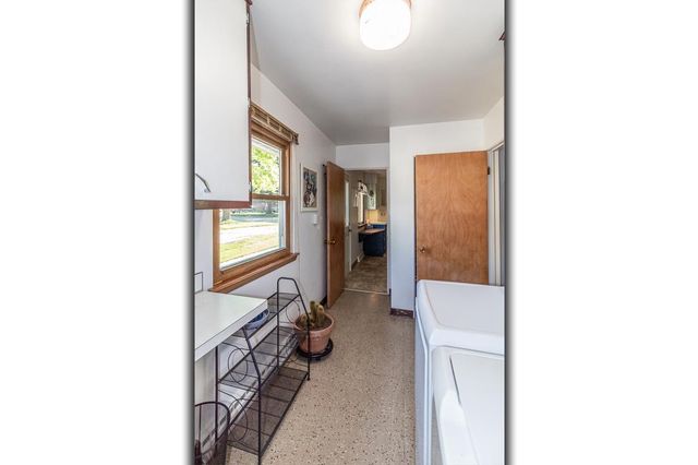 1718 S PEARL STREET, New London, WI 54961