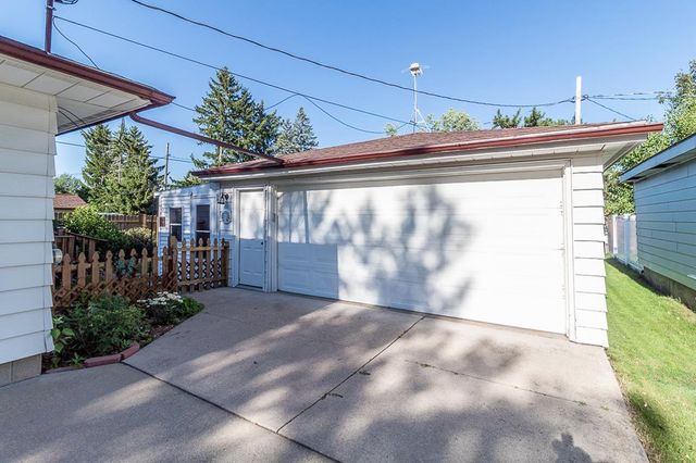 1718 S PEARL STREET, New London, WI 54961
